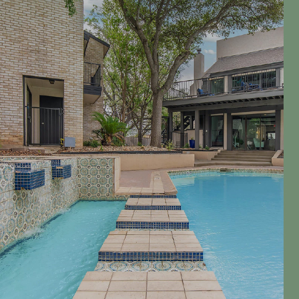 Sparkling swimming pool with stepping stones The Alto San Antonio